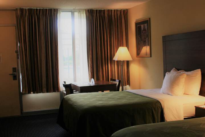 2 Double Beds (12 of 16)