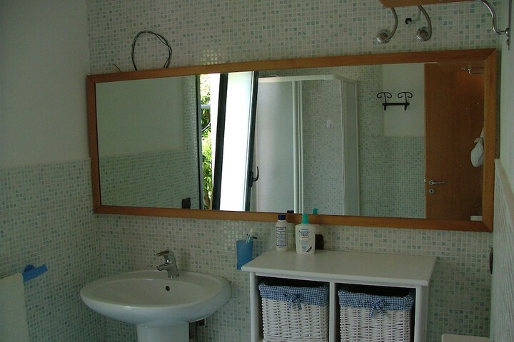 Room 10 of 18