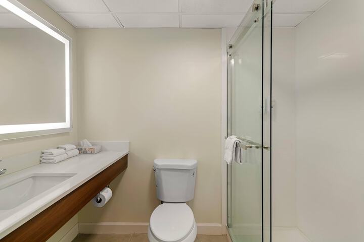 Room 10 of 26