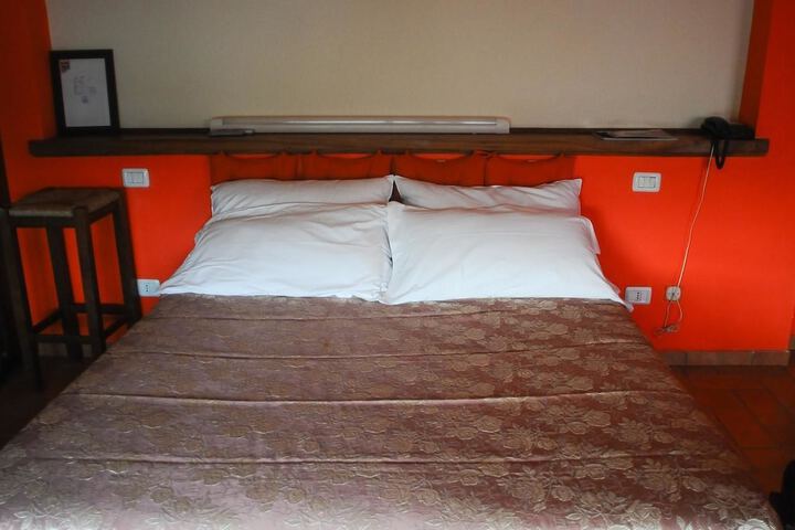 Room 14 of 18
