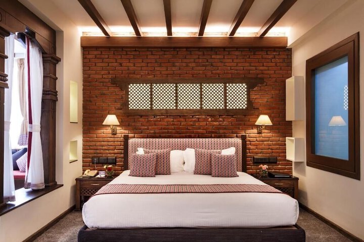 Room 9 of 30