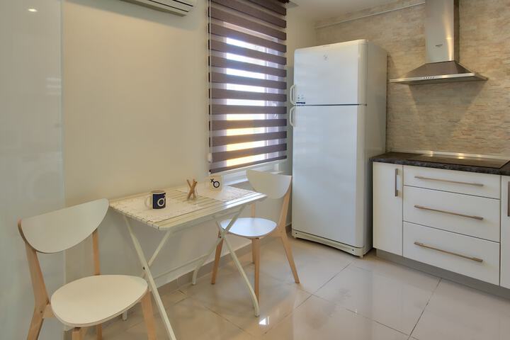 Room 3 of 73
