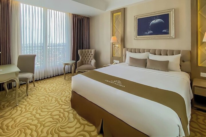 Room 2 of 33