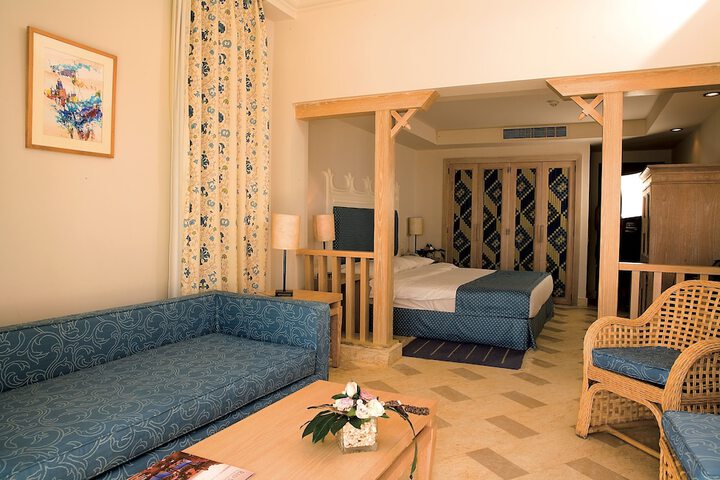 Room 12 of 60