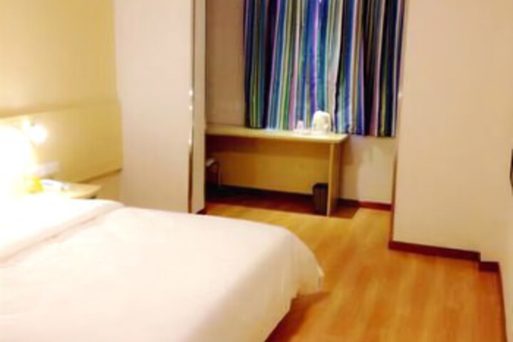 Room 5 of 6