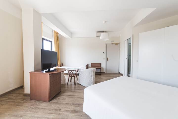 Room 10 of 20