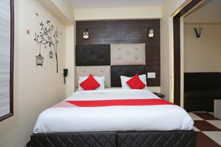 Room 13 of 34