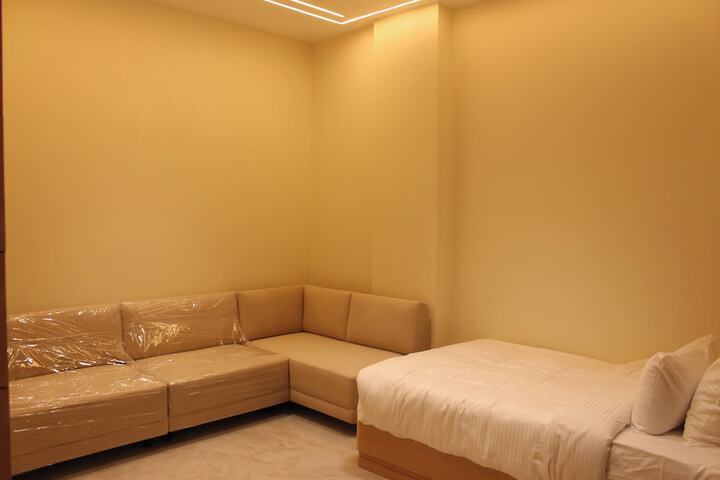 Room 27 of 77