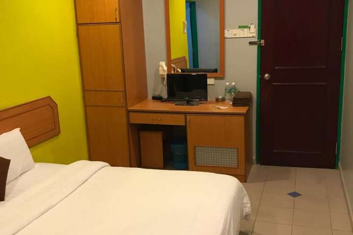 Room 25 of 47