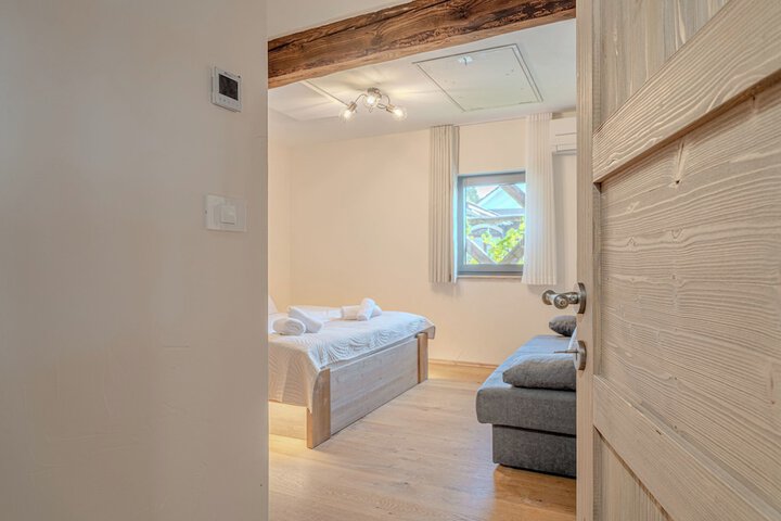 Room 2 of 31