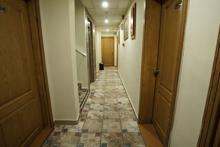 Ballroom/Hall 21 of 27