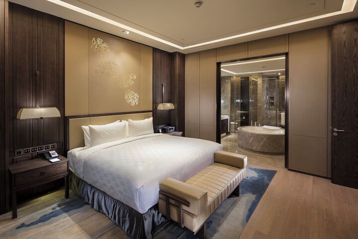 Room 14 of 27