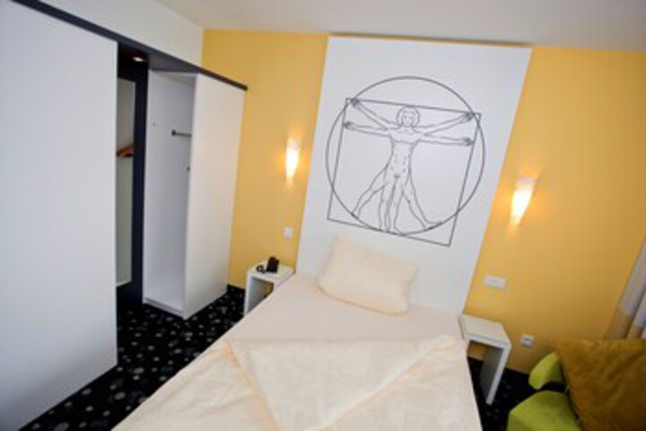 Room 66 of 71
