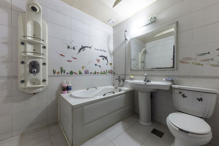 Room 15 of 27