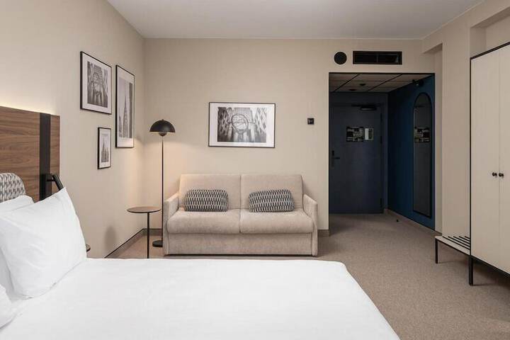 Room 12 of 96