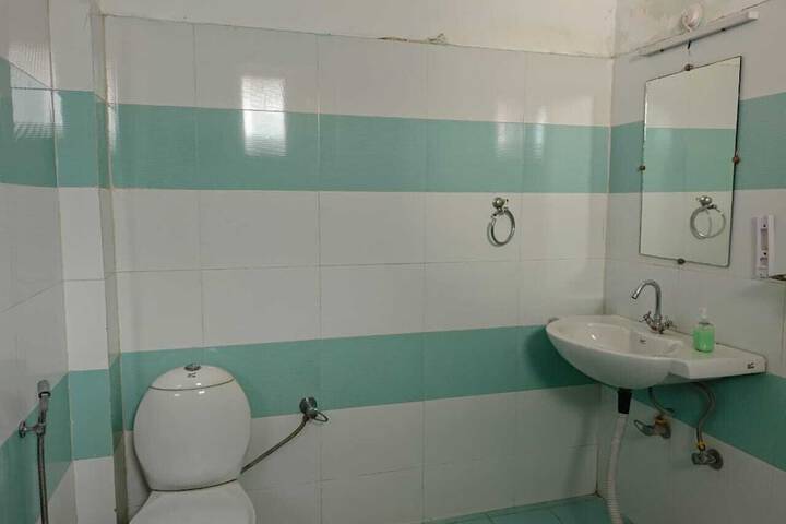 Room 7 of 8