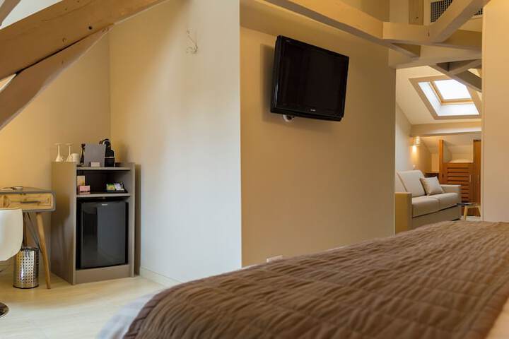 Room 9 of 28