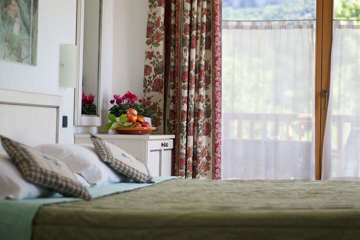 Room 3 of 43