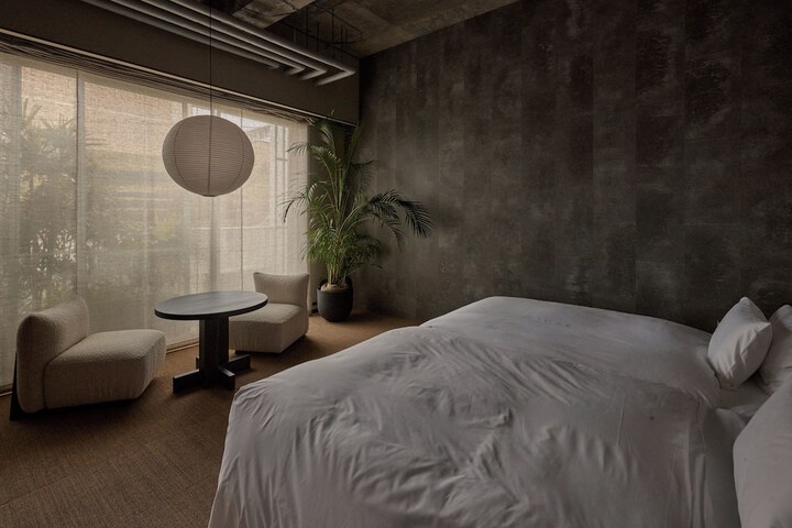 Room 4 of 35