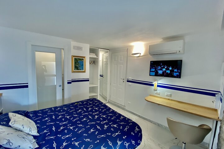 Room 16 of 190