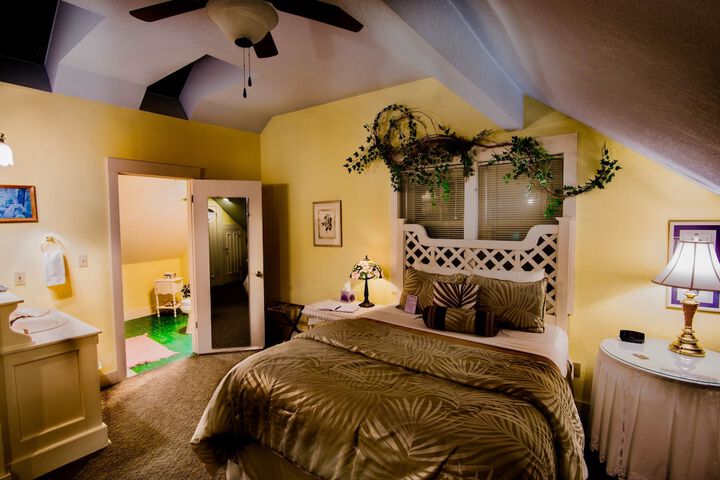 Room 18 of 48