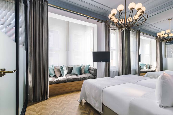 Room 16 of 54