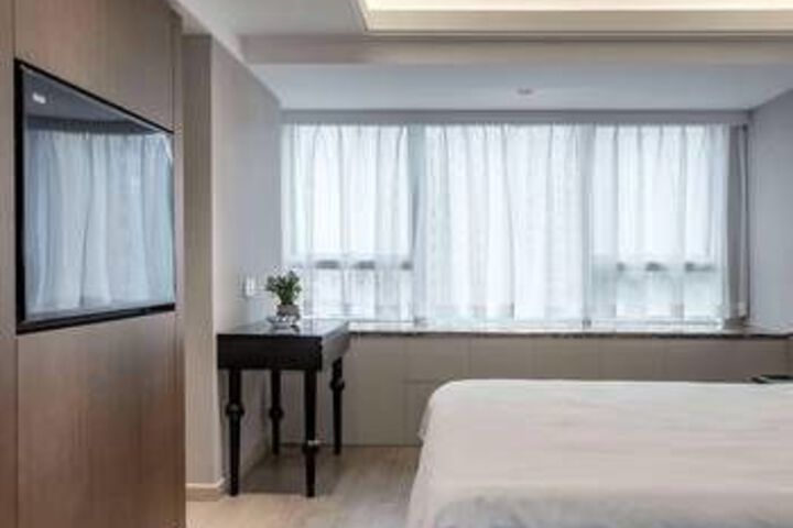 Room 3 of 8
