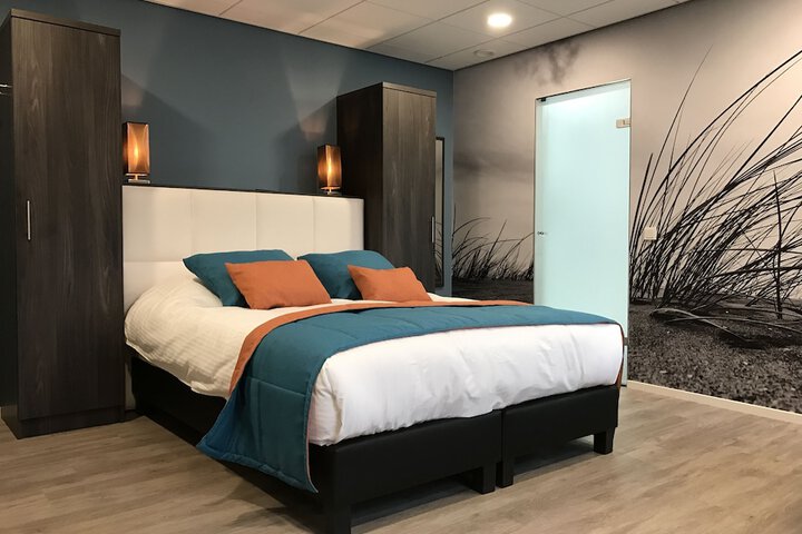 Room 2 of 17