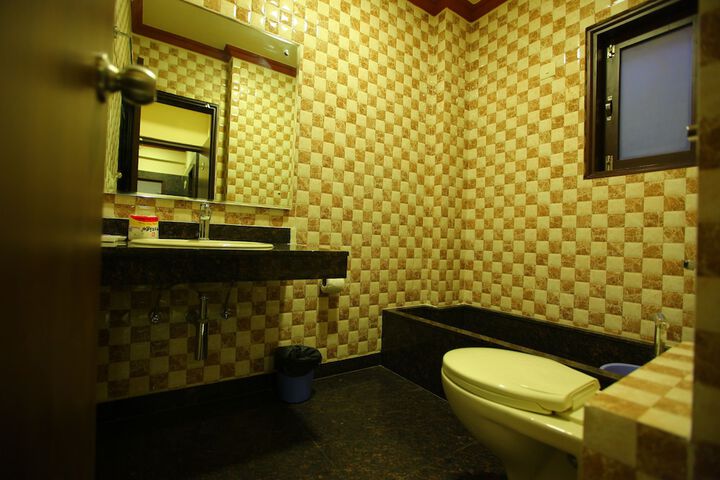 Room 6 of 13