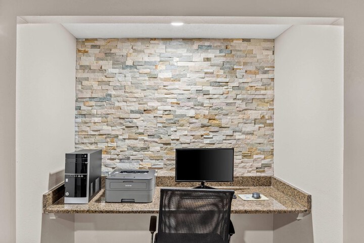 Business Center 40 of 46