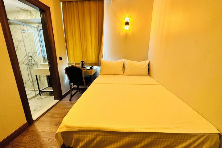 Room 10 of 27