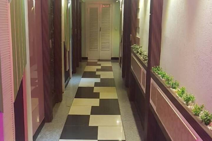 Ballroom/Hall 8 of 11