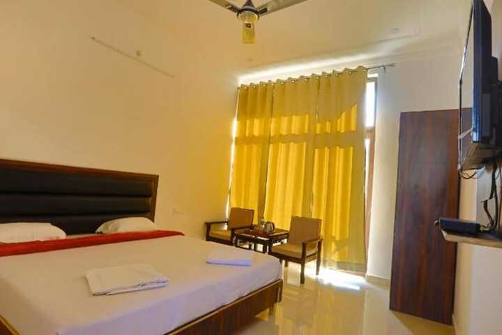 Room 3 of 28