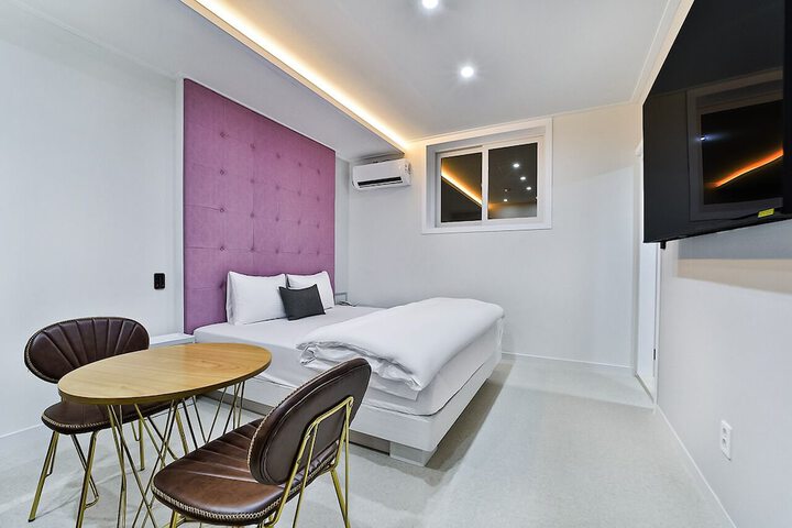 Room 5 of 43