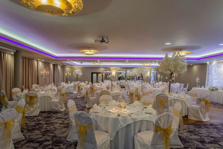Ballroom/Hall 32 of 44