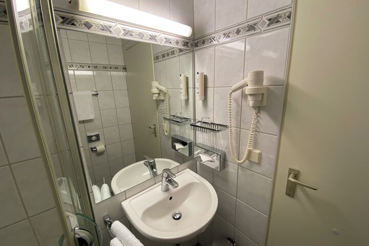 Room 32 of 45