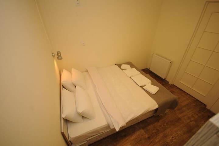 Room 4 of 56