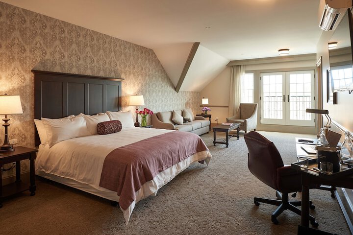 Premier King Bed Hill View (3 of 30)