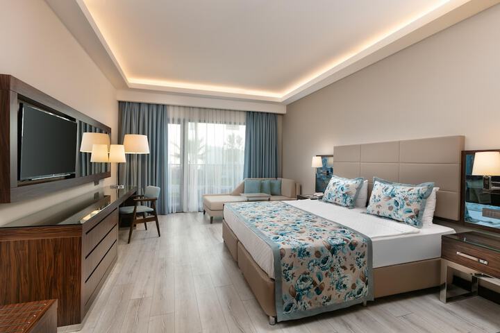 Room 40 of 341
