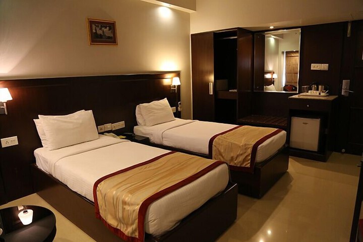 Room 8 of 34