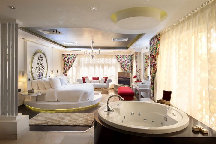 Jetted tub