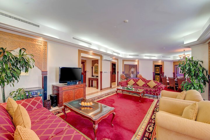 Room 23 of 185