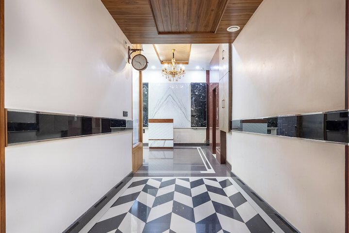 Entrance & Lobby