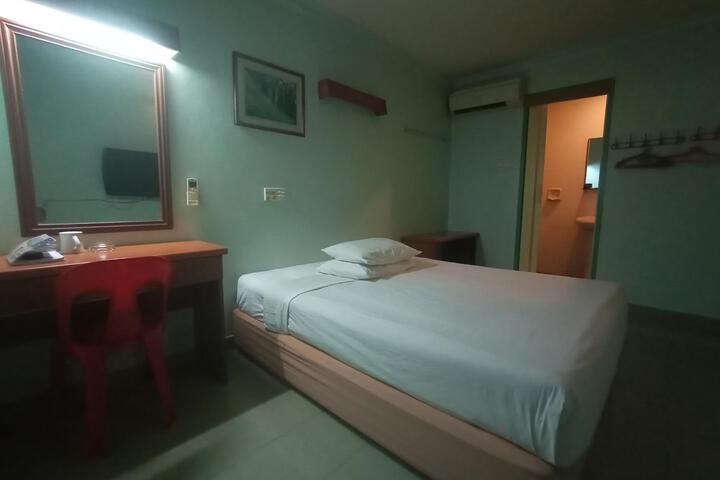 Room 19 of 47