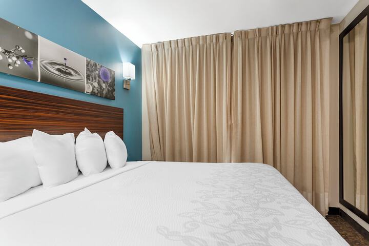 Room 10 of 34