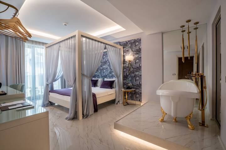 Room 11 of 85
