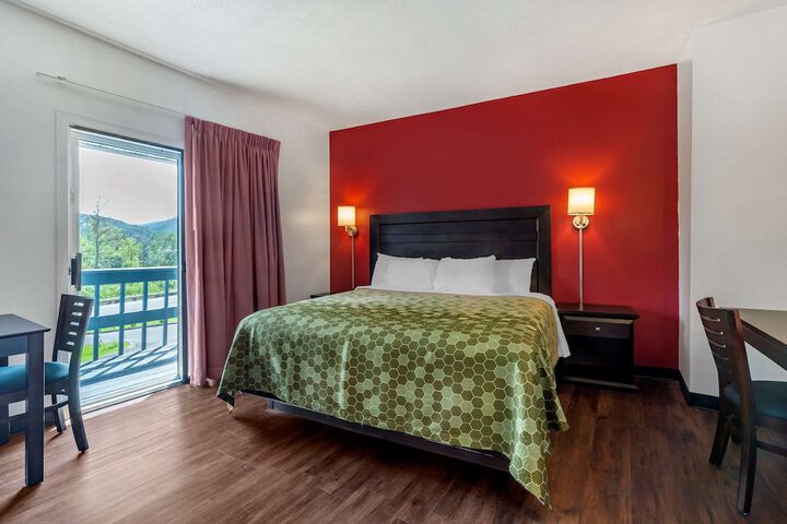 1 King Bed (5 of 9)