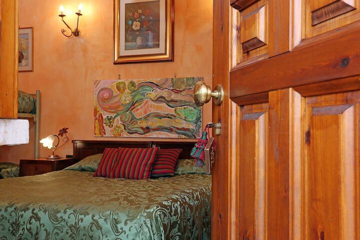 Room 3 of 28
