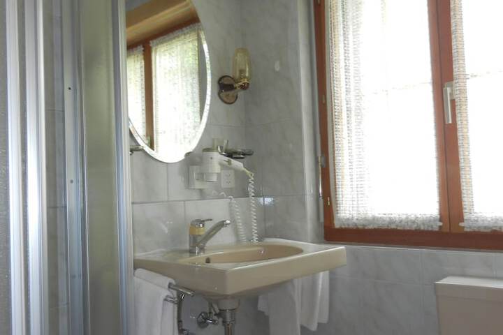 Room 10 of 37