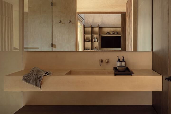 Room 17 of 42